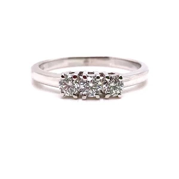 Anello trilogy in oro bianco e diamanti ct.0.39 - immagine 2