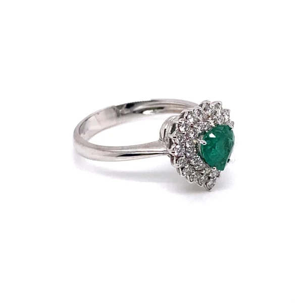 Anello in oro bianco con smeraldo taglio cuore e brillanti - immagine 7