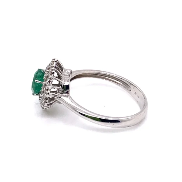 Anello in oro bianco con smeraldo taglio cuore e brillanti - immagine 3