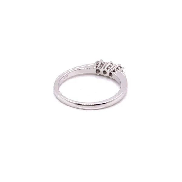 Anello trilogy in oro bianco e diamanti ct.0.27 - immagine 7