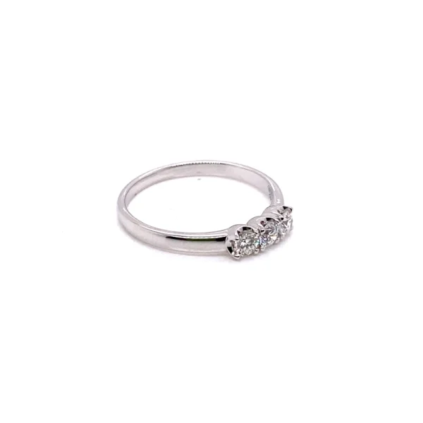 Anello trilogy in oro bianco e diamanti ct.0.32 - immagine 3