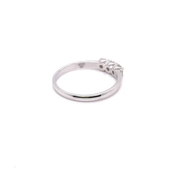 Anello trilogy in oro bianco e diamanti ct.0.32 - immagine 4