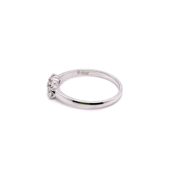 Anello trilogy in oro bianco e diamanti ct.0.32 - immagine 6