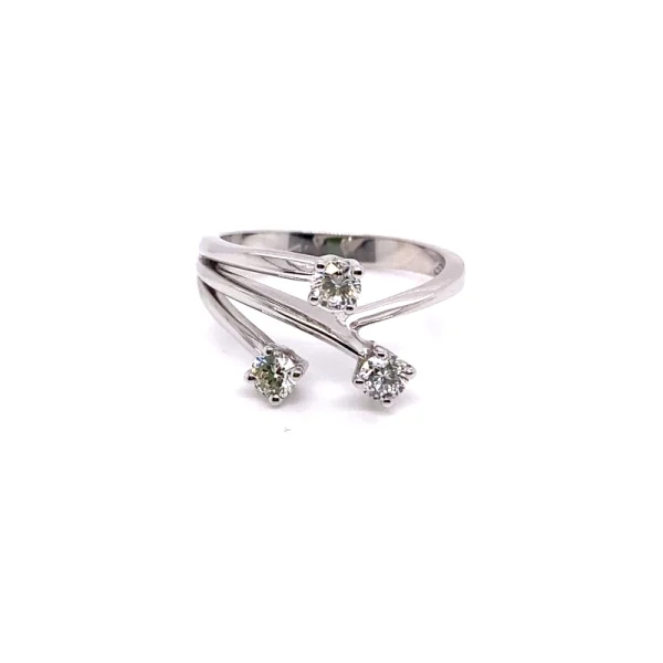 Anello trilogy in oro bianco e diamanti ct.0.51 - immagine 3