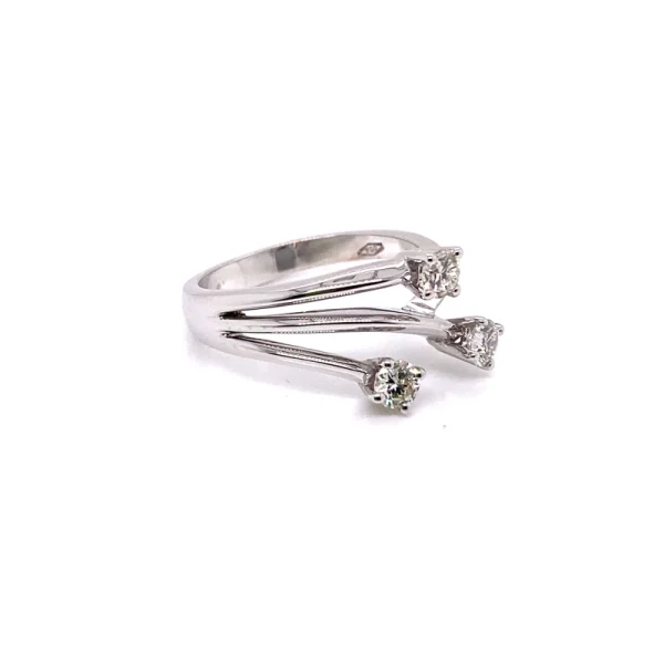 Anello trilogy in oro bianco e diamanti ct.0.51 - immagine 4