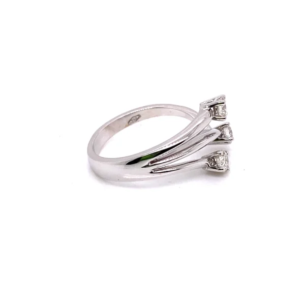 Anello trilogy in oro bianco e diamanti ct.0.51 - immagine 5