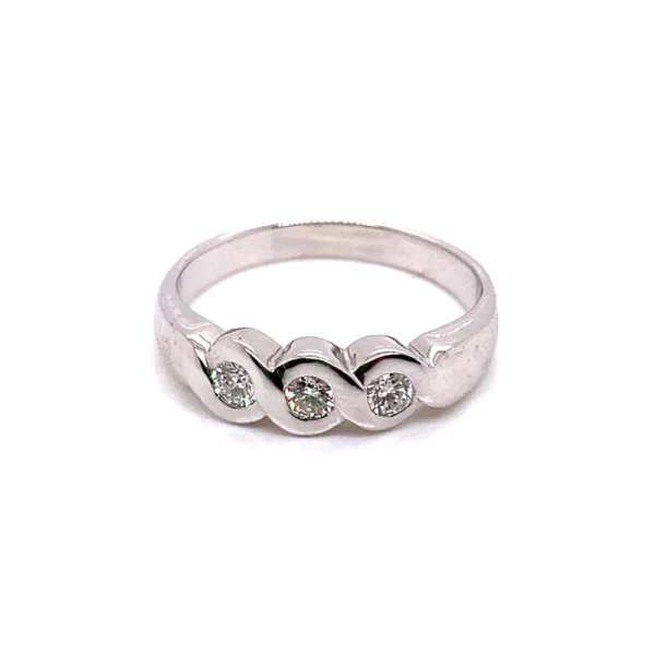 Anello trilogy in oro bianco e diamanti ct.0.27 - immagine 2