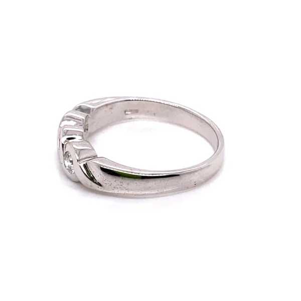 Anello trilogy in oro bianco e diamanti ct.0.27 - immagine 6