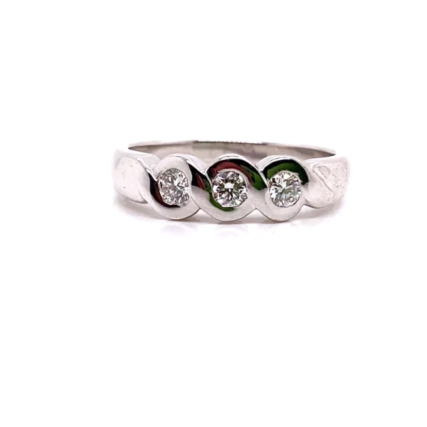 Anello trilogy in oro bianco e diamanti ct.0.27 - immagine 7