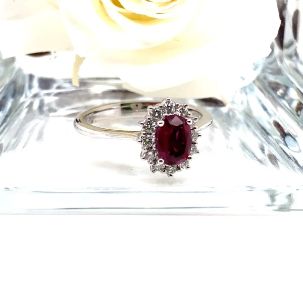 Anello Royal Kate in oro bianco con rubino e diamanti ct.0.77