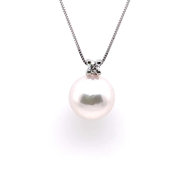 Collana con pendente in oro bianco con perla Akoya e diamante