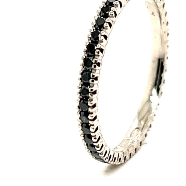 Anello eternity in oro bianco e diamanti neri ct.0.51