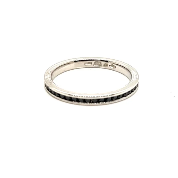 Anello eternity in oro bianco e diamanti neri ct.0.52 - immagine 5