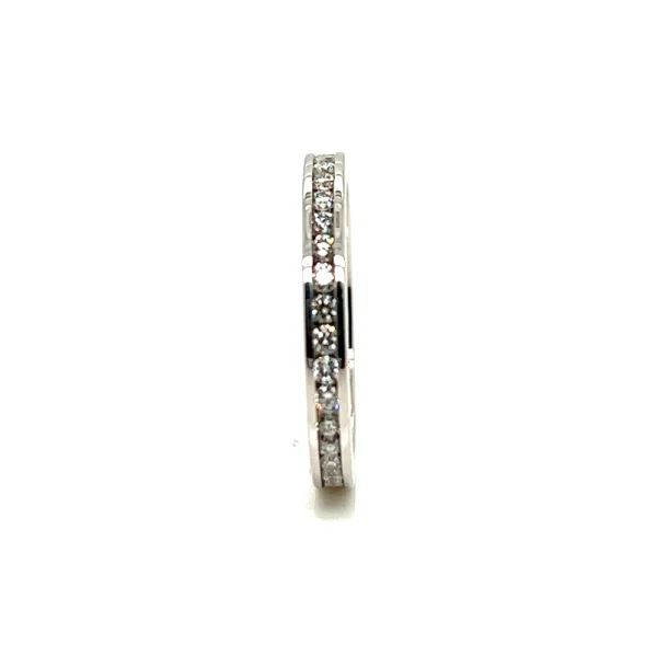 Anello eternity in oro bianco e diamanti bianchi ct.0.66 - immagine 4