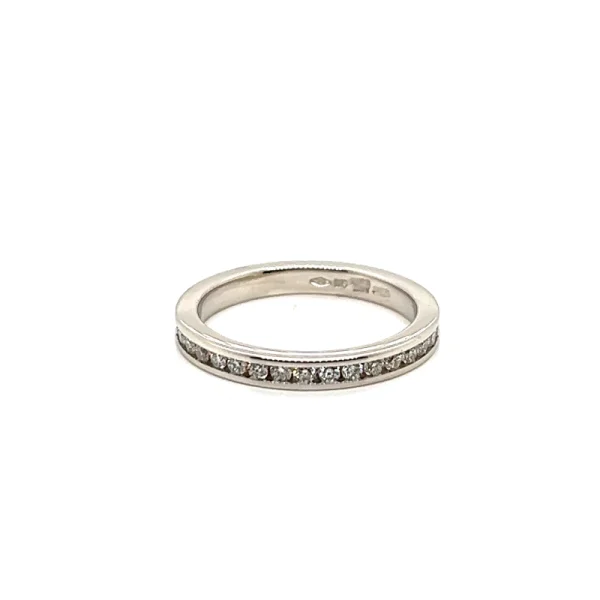Anello eternity in oro bianco e diamanti bianchi ct.0.66 - immagine 5