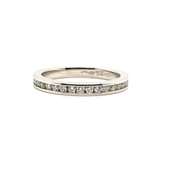 Anello eternity in oro bianco e diamanti bianchi ct.0.66 - immagine 6