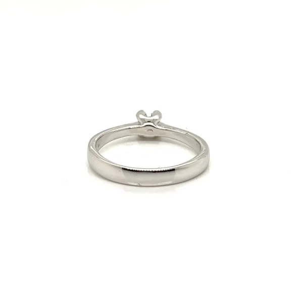Anello solitario in oro bianco 18k e diamante ct. 0.12 - immagine 5