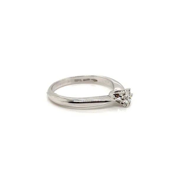 Anello solitario in oro bianco 18k e diamante ct. 0.15 - immagine 2