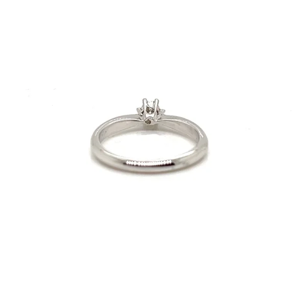 Anello solitario in oro bianco 18k e diamante ct. 0.15 - immagine 3