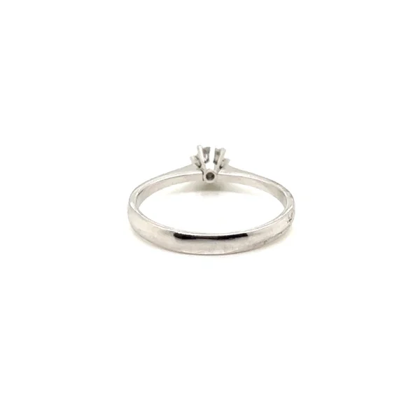 Anello solitario in oro bianco 18k e diamante ct. 0.22 - immagine 5