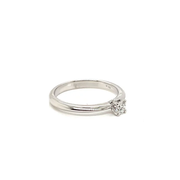 Anello solitario in oro bianco 18k e diamante ct. 0.15 - immagine 3
