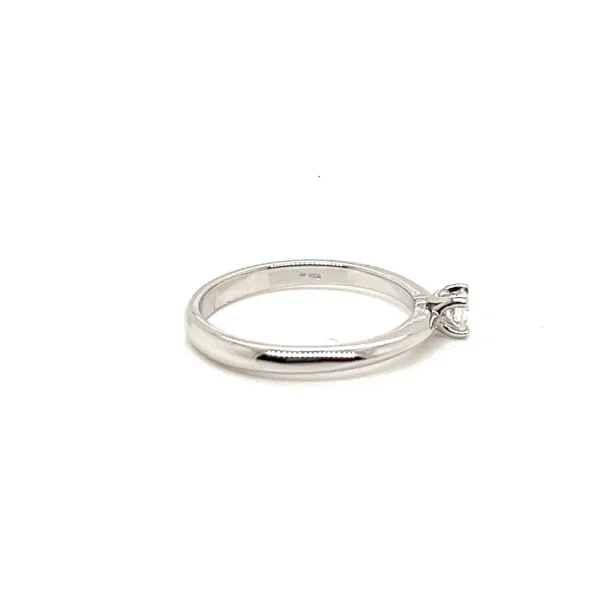 Anello solitario in oro bianco 18k e diamante ct. 0.15 - immagine 4