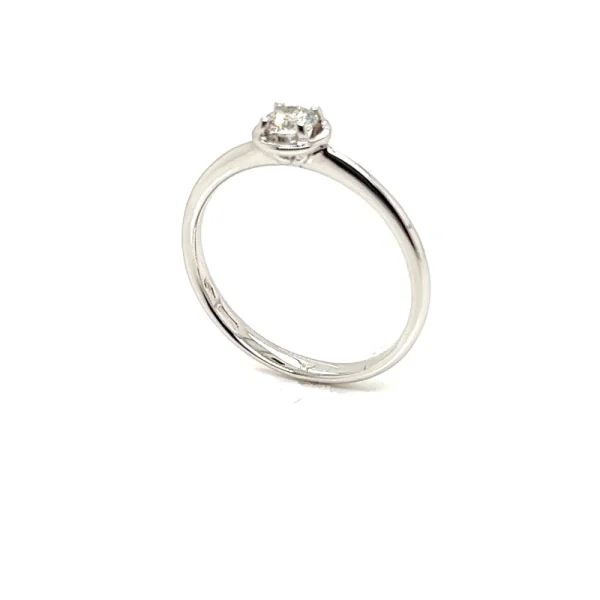 Anello solitario in oro bianco 18k e diamante ct. 0.21 - immagine 6