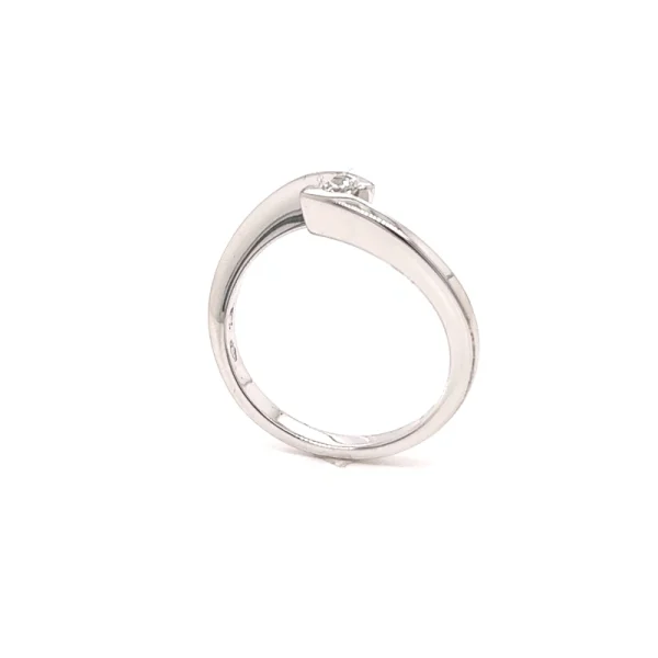 Anello solitario in oro bianco 18k e diamante certificato ct. 0.09