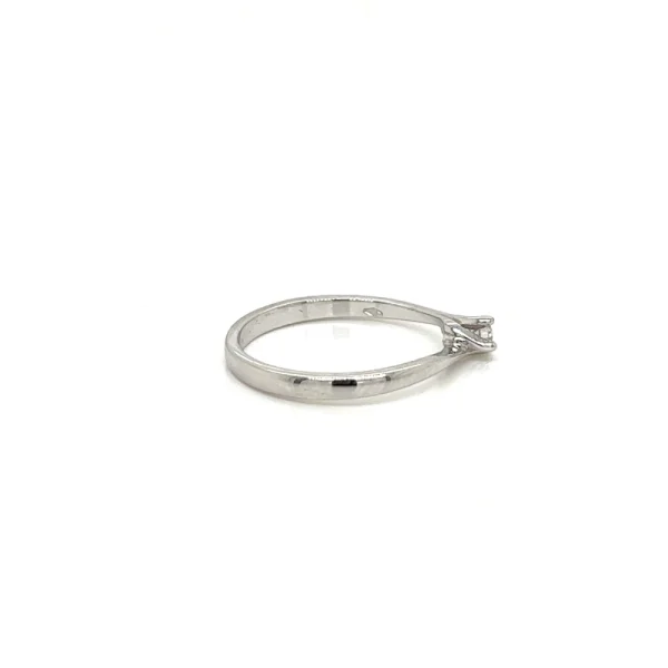 Anello solitario in oro bianco 18k e diamante certificato ct. 0.09 - immagine 4