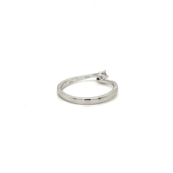 Anello solitario in oro bianco 18k e diamante certificato ct. 0.09 - immagine 5