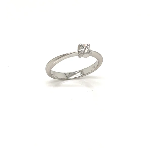Anello solitario in oro bianco 18k e diamante certificato ct. 0.18 - immagine 3