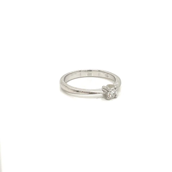 Anello solitario in oro bianco 18k e diamante certificato ct. 0.18 - immagine 4