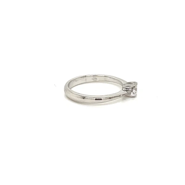 Anello solitario in oro bianco 18k e diamante certificato ct. 0.18 - immagine 5