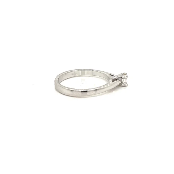 Anello solitario in oro bianco 18k e diamante certificato ct. 0.19 - immagine 2