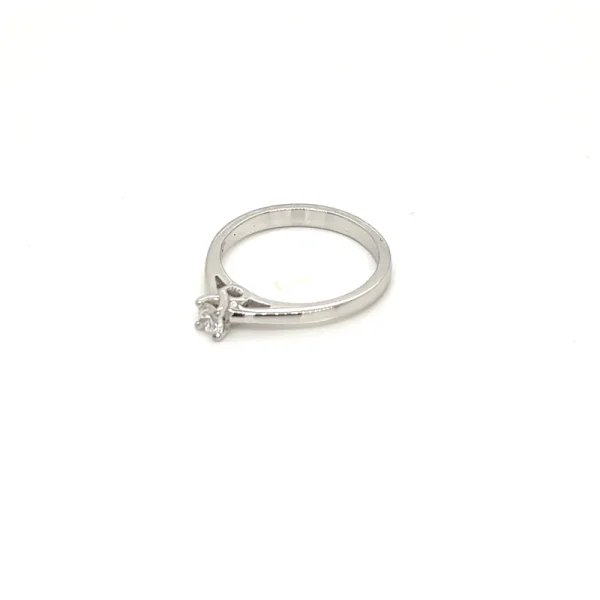 Anello solitario in oro bianco 18k e diamante certificato ct. 0.19 - immagine 6