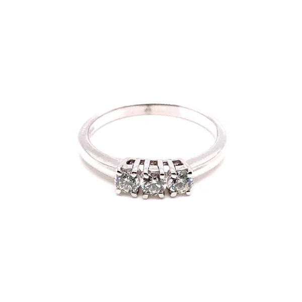 Anello trilogy in oro bianco e diamanti ct.0.39 - immagine 6