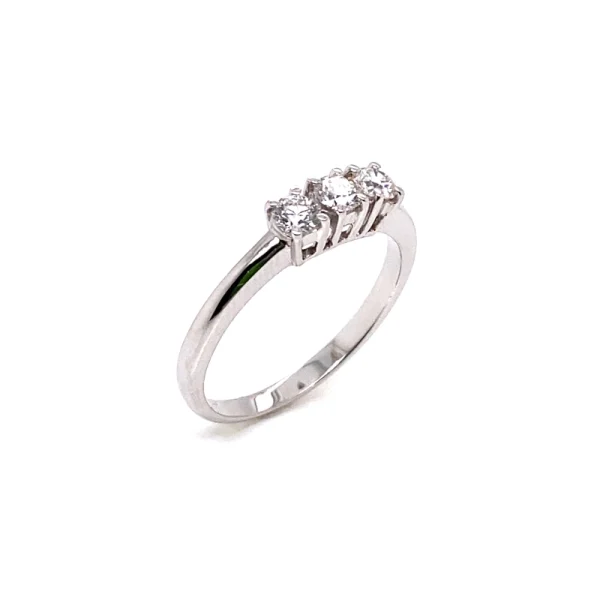 Anello trilogy in oro bianco e diamanti ct.0.39