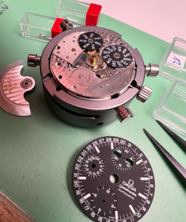 Omega Speedmaster - Calendario perpetuo, revisione meccanica completa