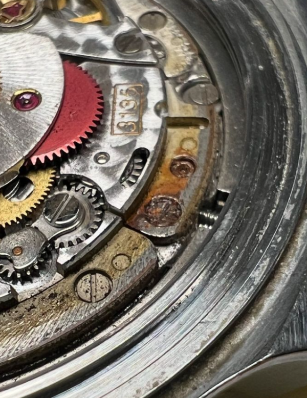 Rolex SubMariner, Revisione completa, Sistemazione dalla ruggine