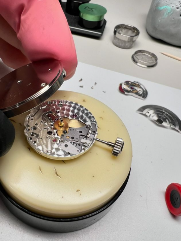 Rolex Milgauss vetro Verde, revisione meccanica completa - immagine 3